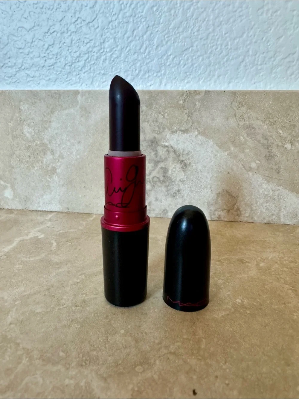 Limited Edition Ariana Grande MAC Cosmetics Lipstick - Viva Glam